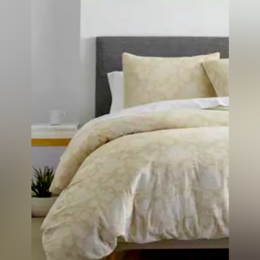 Goodness &.Grace 3 piece Duvet Set. Washed once. Never used.